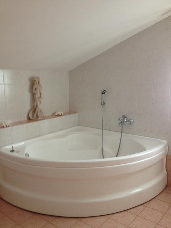 Beb Villa Aurora Карманьола Экстерьер фото